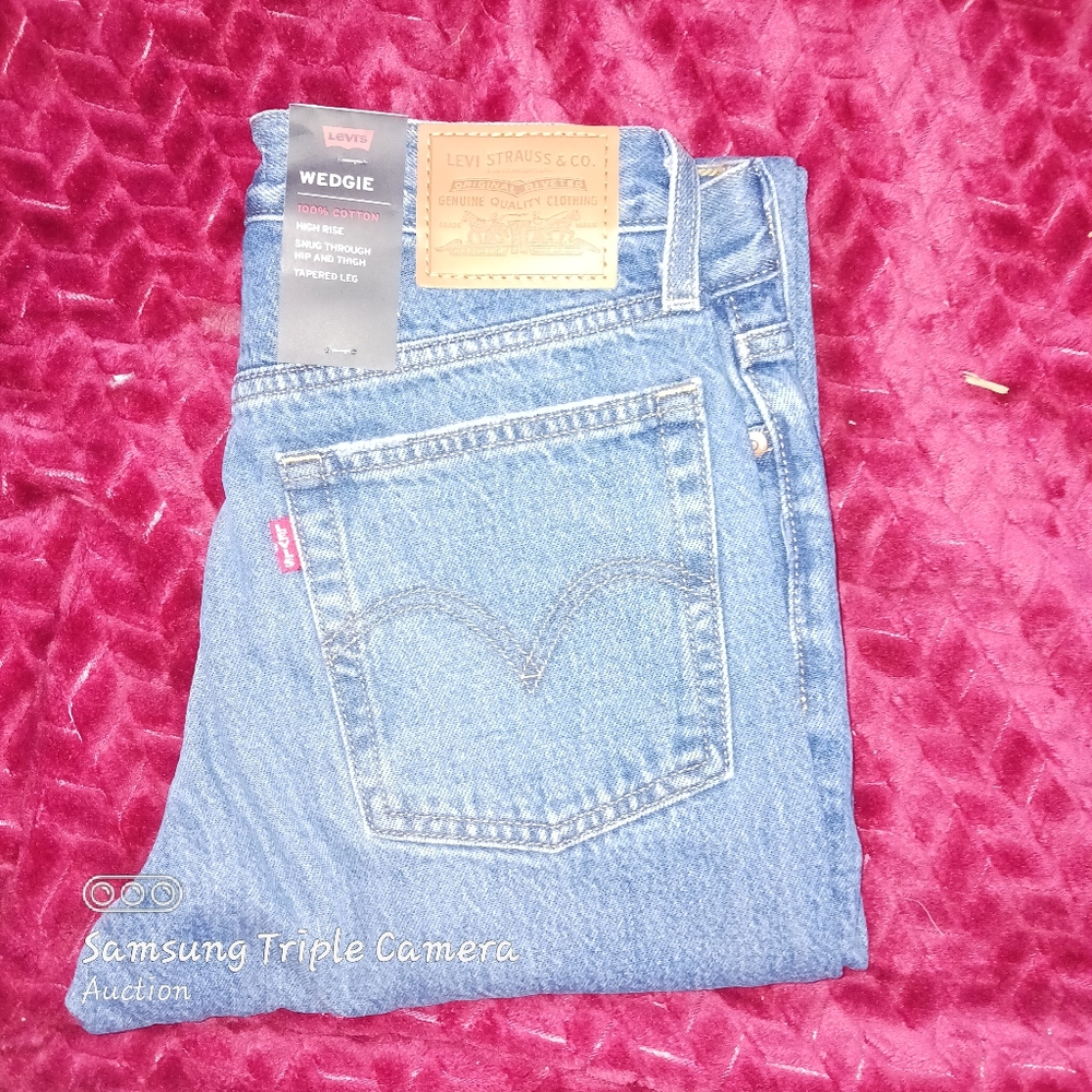 Levi wedgie jeans